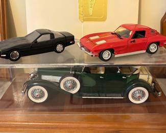 Duesenberg Dual Cowl Phaeton diecast model.