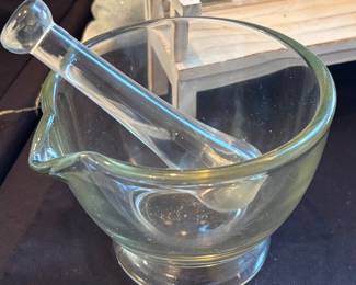 clear glass mortar and pestle set
