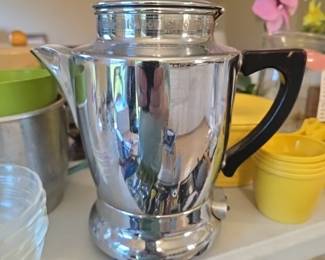 +7 This item appears to be a vintage electric percolator