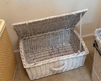Wicker chest