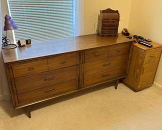 Mid-century dresser