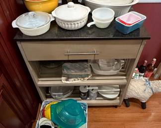 Vintage Pyrex Kitchenware Assortment