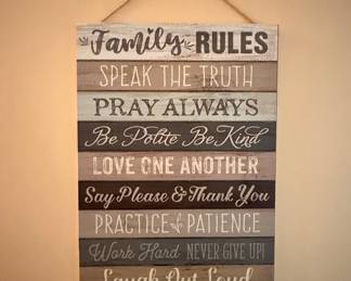 Farmhouse Style 'Family Rules' Wall Sign