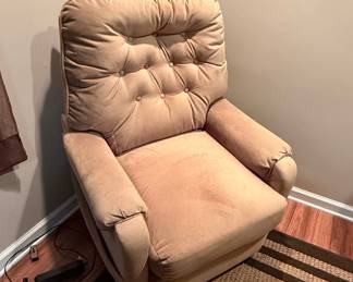 Best Home Furnishings Sondra Fabric Rocker Recliner