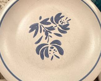 Pfaltzgraff Yorktowne Dinner Plate