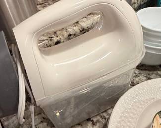 Hamilton Beach 6-Speed Hand Mixer with Snap-On Storage Case