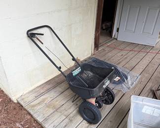 Scotts Turf Builder EdgeGuard Broadcast Spreader