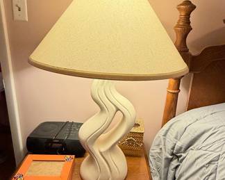 Vintage 1970s Sculptural White Glazed Ceramic Table Lamp, "Flame" or "Corkscrew" Style