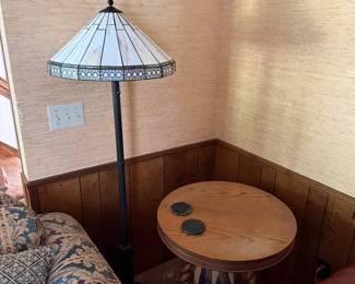 Tiffany-style floor lamp, vintage-style round wood side table