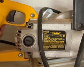 DEWALT DW377 7 1/4" Worm-Drive Saw