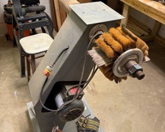 pedestal-mounted industrial sander and polisher