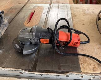 BLACK+DECKER 4-1/2 inch Angle Grinder