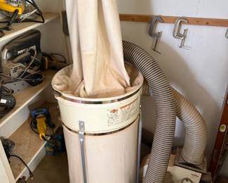Shop Fox W1685 1.5-horsepower dust collector