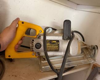 DEWALT DW377 7 1/4" Worm-Drive Saw