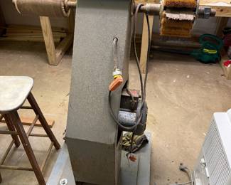 pedestal-mounted industrial sander and polisher