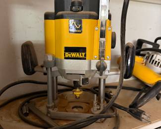 DeWalt DW625 variable speed plunge router
