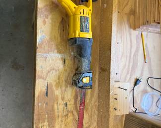 DeWalt DWE304 corded reciprocating saw