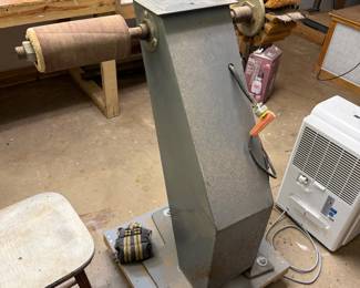 pedestal-mounted industrial sander and polisher