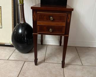 Hekman side table! Gorgeous