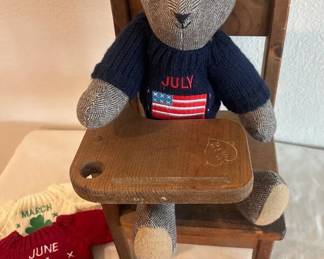 Stuffed Holiday Bear With Wooden Desk W6 Sweater