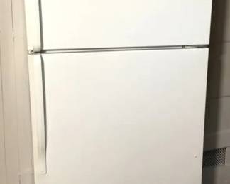 WHIRLPOOL Refrigerator
