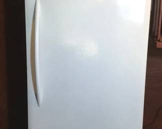 FRIGIDAIRE Upright Freezer