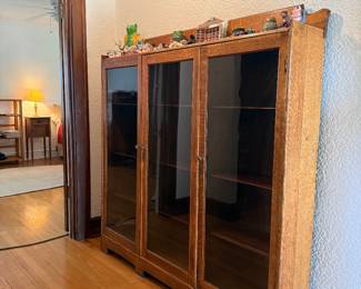 Oak Triple Bookcase cabinet in the syle of Stickley