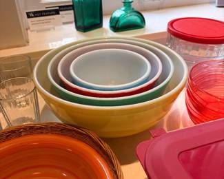 Pyrex nesting bowls