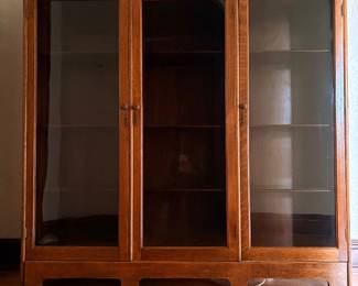 Oak Triple Bookcase cabinet in the style of Stickley