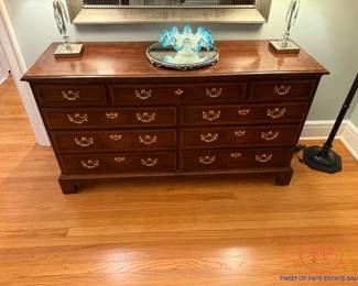 HENREDON Aston Court Dresser