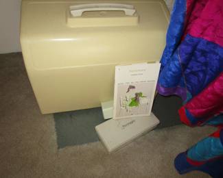 Kenmore #1760 zig zag complete, clean and working sewing machine