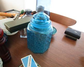 LE Smith daisy canister