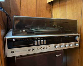 Magnavox Radio Record Player Combo