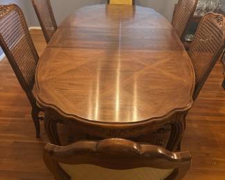 Solid wood table with 6 chairs and 3 extender leaves. Vintage from the 1960's
