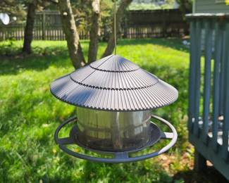 Metal and plastic bird feeder