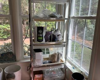 Indoor growing station with starter trays & lights