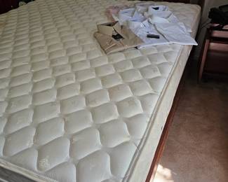 Broyhill Brazilia King Size Bed