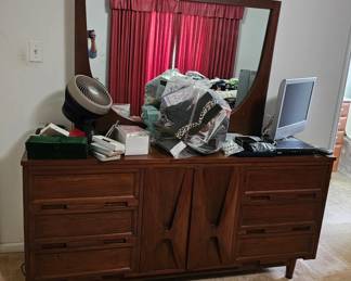 Broyhill Brazilia Dresser with Mirror