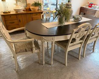 Burkey and Gay beautifully updated in a distressed winter white finish. Leaf can easily be removed to make it seat 4 for smaller areas.