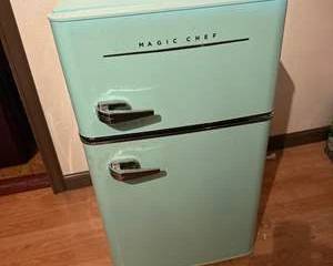 Magic Chef Retro Mini Refrigerator with Top Freezer