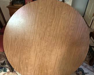 Round Pedestal Dining Table with Spindle Base