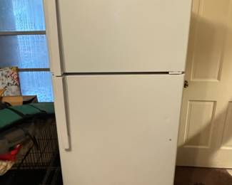GE Appliances Top Freezer Refrigerator