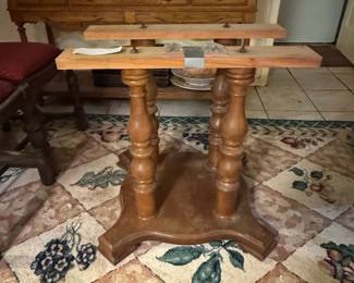 Round Pedestal Dining Table with Spindle Base