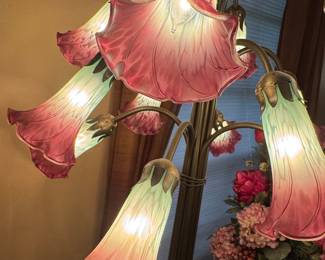 Meyda Tiffany Pond Lily 10-Light Table Lamp