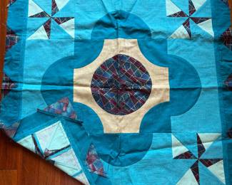 Small, teal medallion w/pinwheel corners