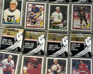 ASSORTED SPORTS TRADING CARDS NHL