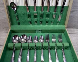 WM A ROGERS AA HEAVY SILVER PLATE FLATWARE SET