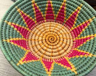 ASSORTED DECORATIVE BASKETS