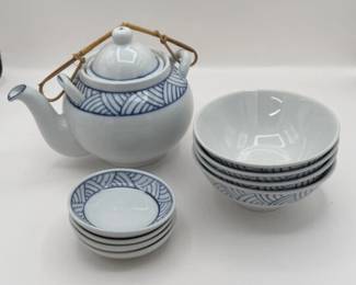CERAMIC TEAPOT W BOWLS & CUPS/SAUCERS