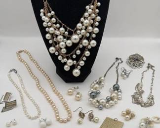 JEWELRY NECKLACES PENDANTS EARRINGS